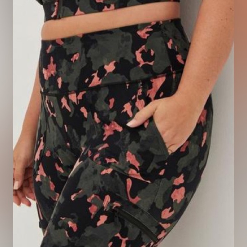 LOWEST🌺 NWT TORRID 3X PERFORMANCE CORE CAMO w/POCKETS CROP PANTS - Picture 6 of 12
